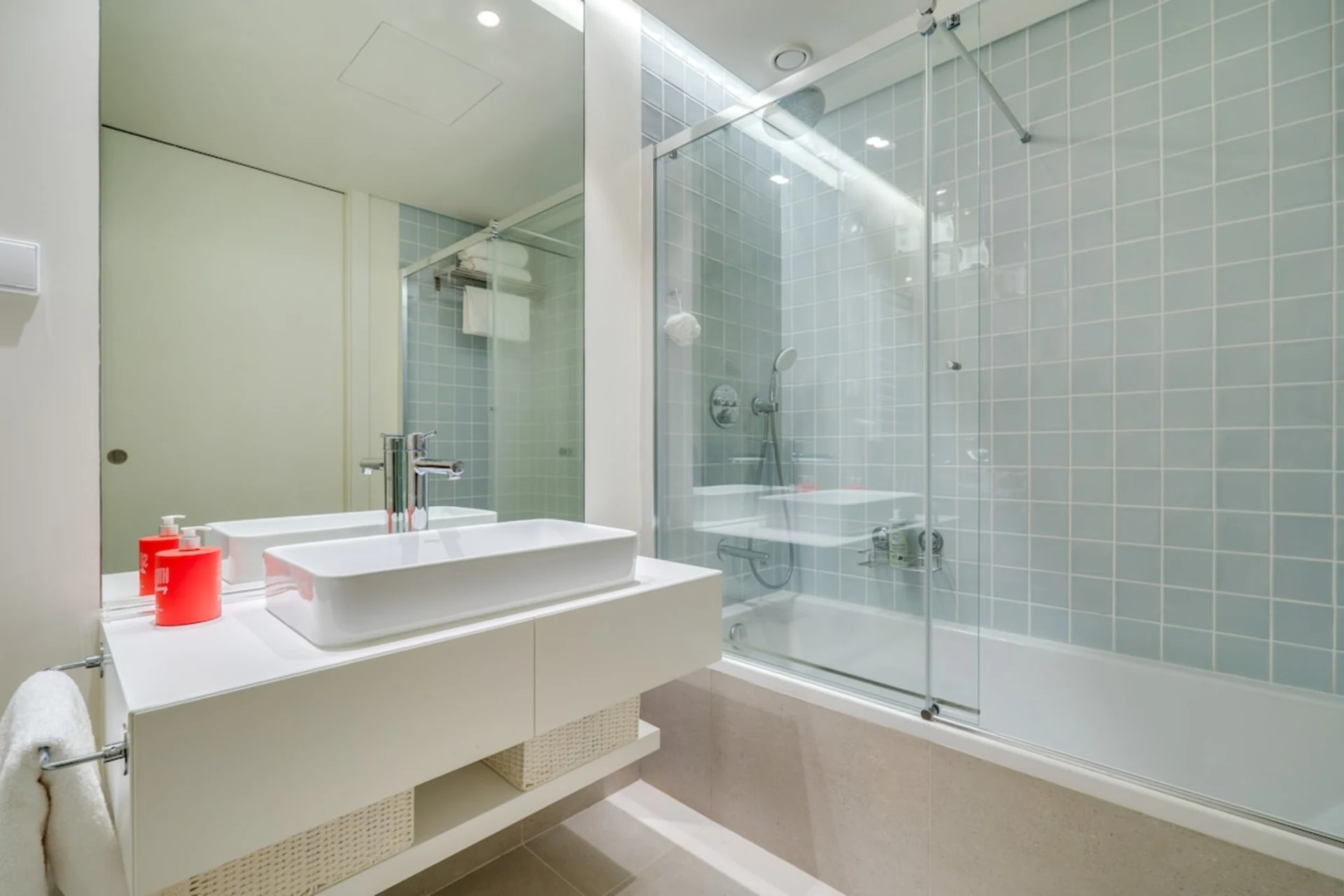 Simili Bayline – Luxury Beachfront & Spa, fotografia 8 de 38