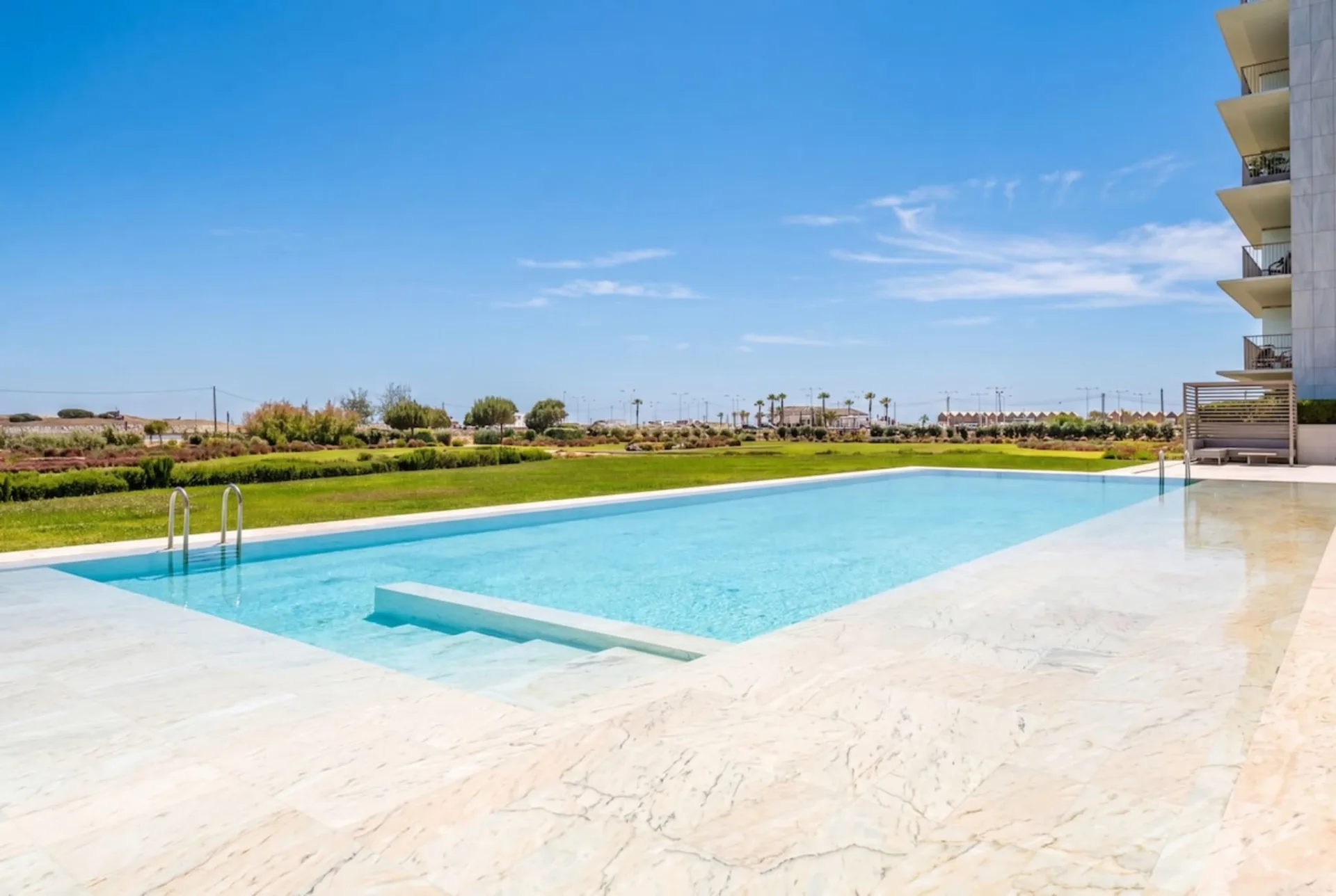 Simili Bayline – Luxury Beachfront & Spa, fotografia 12 de 38