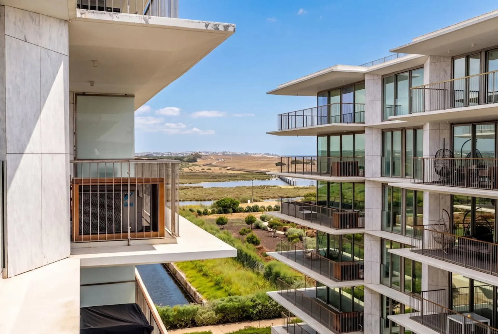 Simili Bayline – Luxury Beachfront & Spa, fotografia 14 de 38